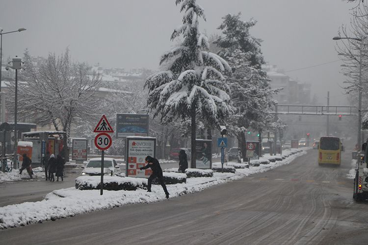 Meteoroloji’den yeni kar tahmini geldi: Birçok il beyaza bürünecek 12