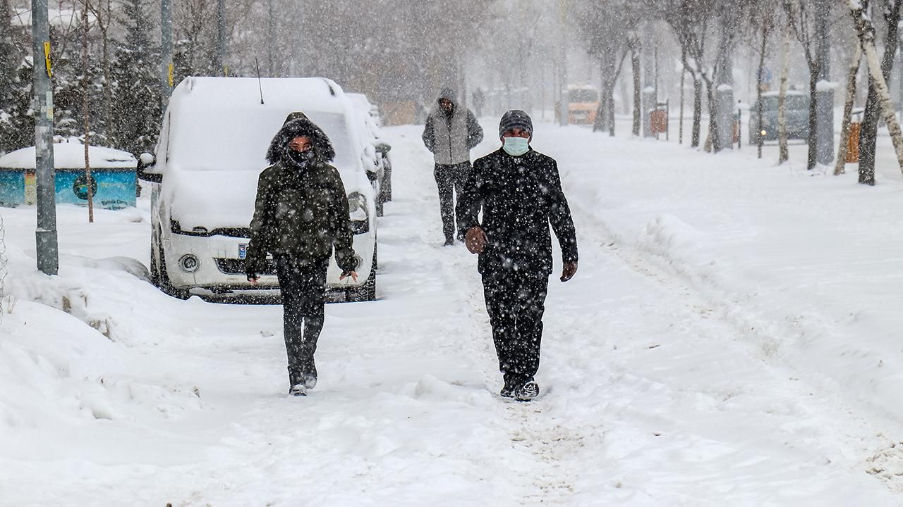 Meteoroloji’den yeni kar tahmini geldi: Birçok il beyaza bürünecek 16