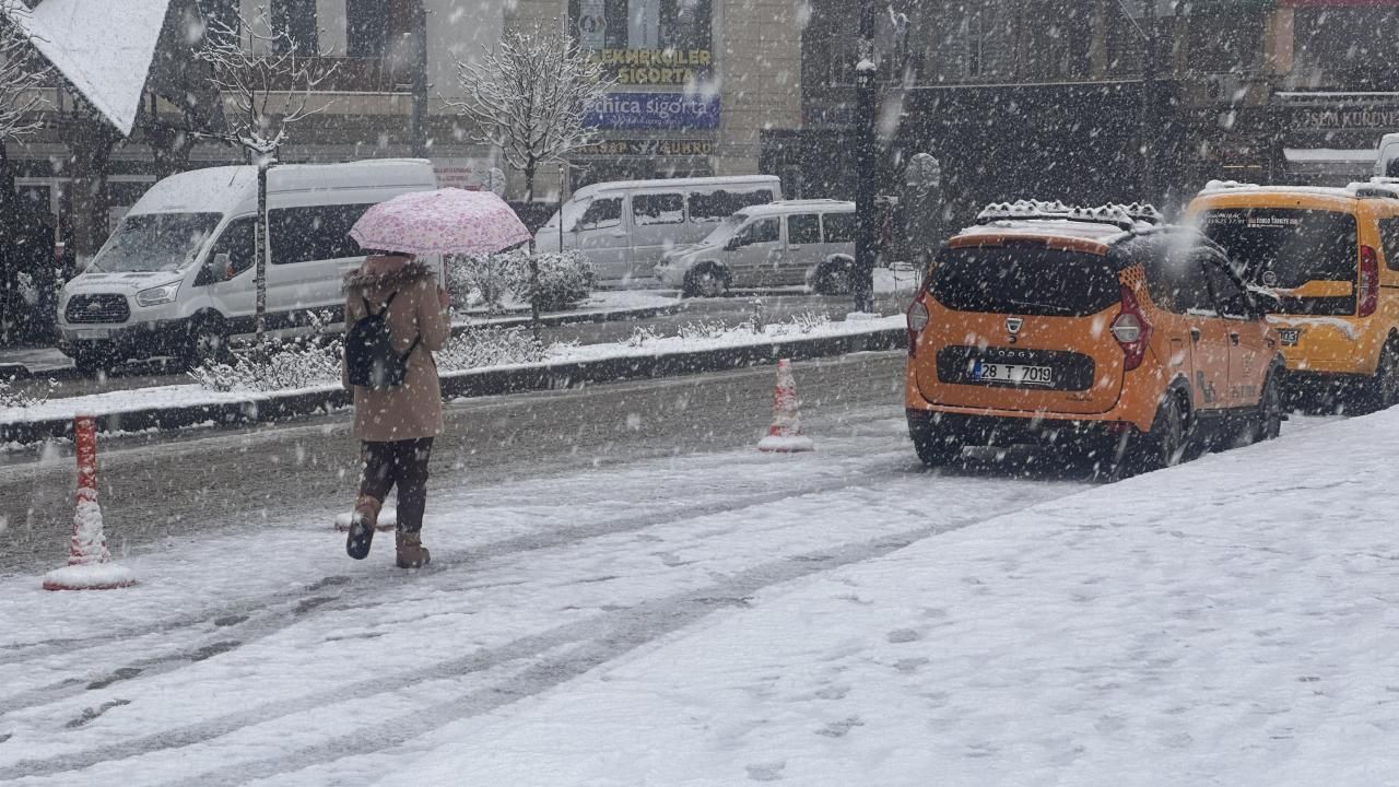 Meteoroloji’den yeni kar tahmini geldi: Birçok il beyaza bürünecek 25