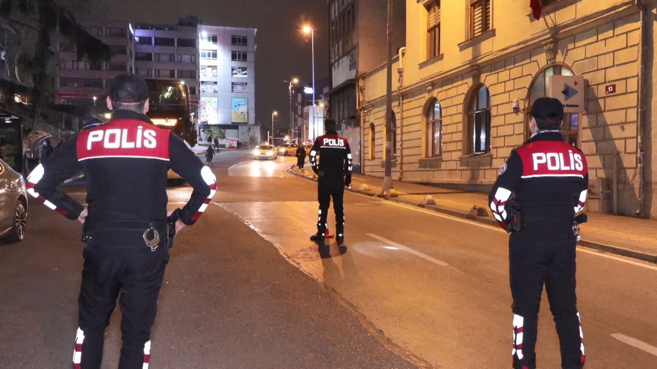 Helikopter destek verdi: İstanbul'da "huzur" için denetim 1