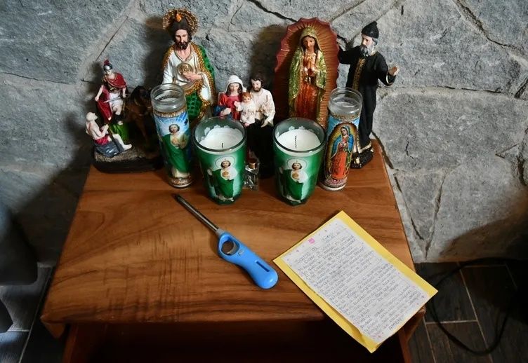 Baronun 'mütevazı' sığınağı! El Mencho'nun öldürüldüğü villadan şok görüntüler: Aziz heykelleri ve ilaç dolapları dikkat çekti 11