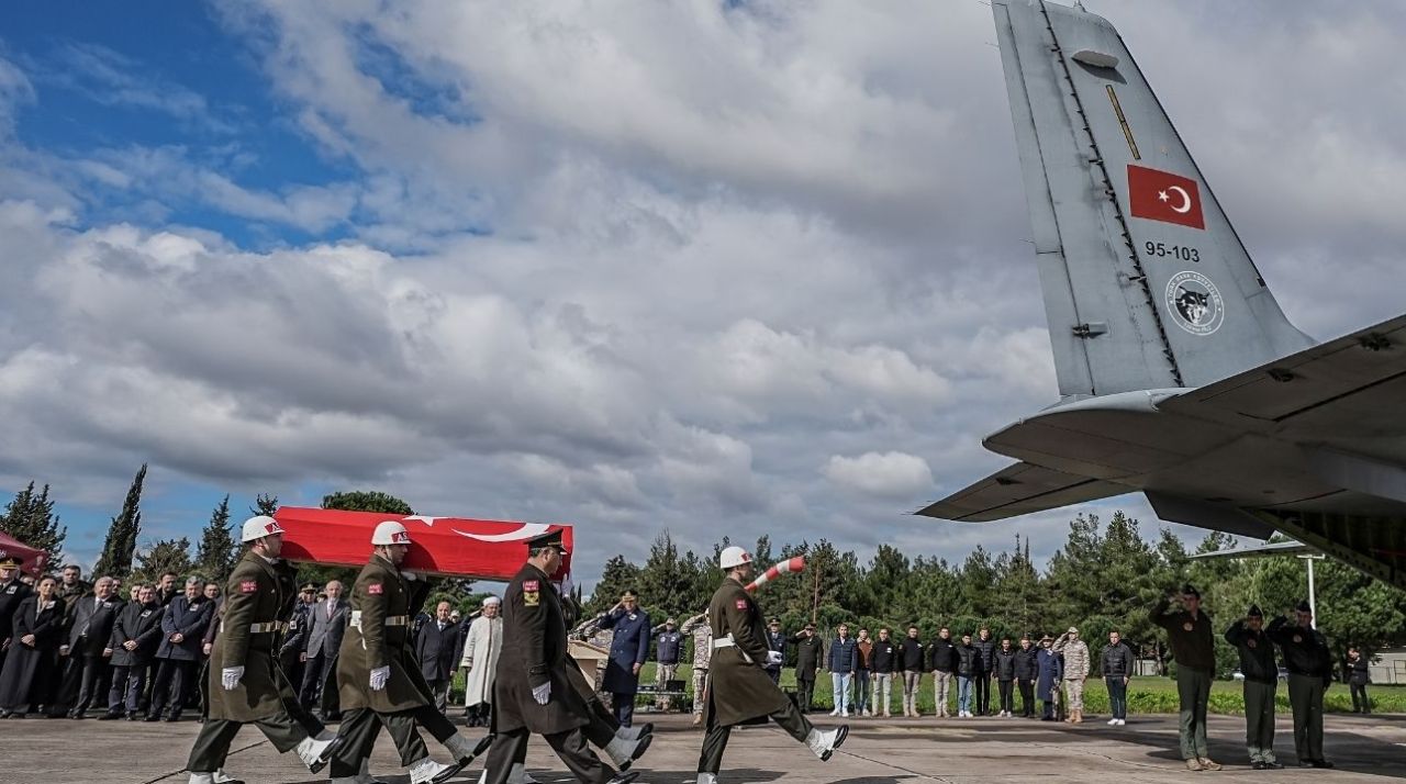 Balıkesir'de F-16 kazasında şehit olan İbrahim Bolat'a veda 8