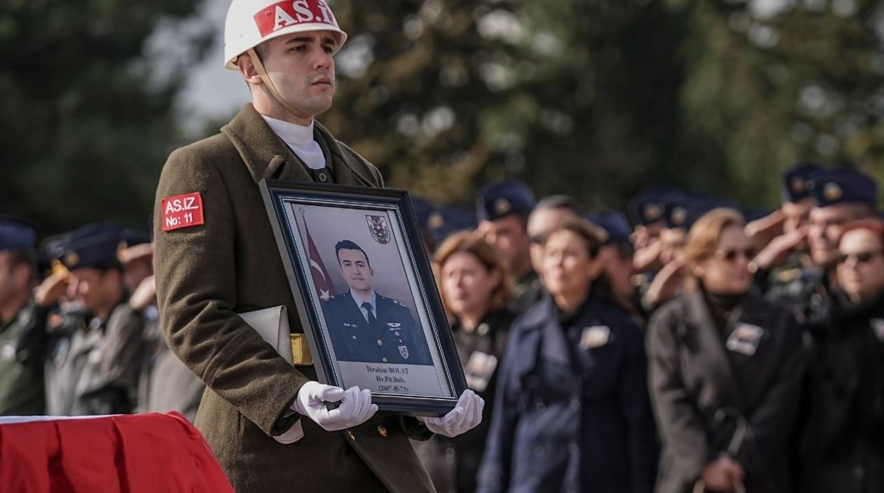 Balıkesir'de F-16 kazasında şehit olan İbrahim Bolat'a veda 5