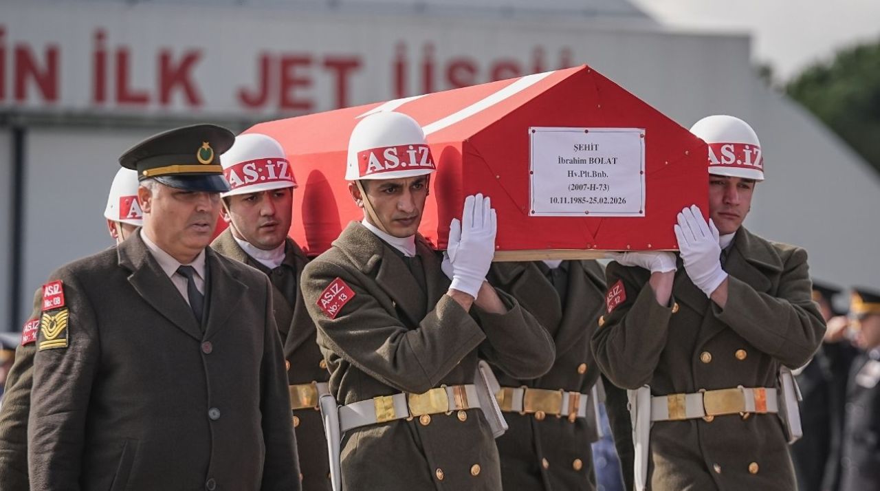 Balıkesir'de F-16 kazasında şehit olan İbrahim Bolat'a veda 1