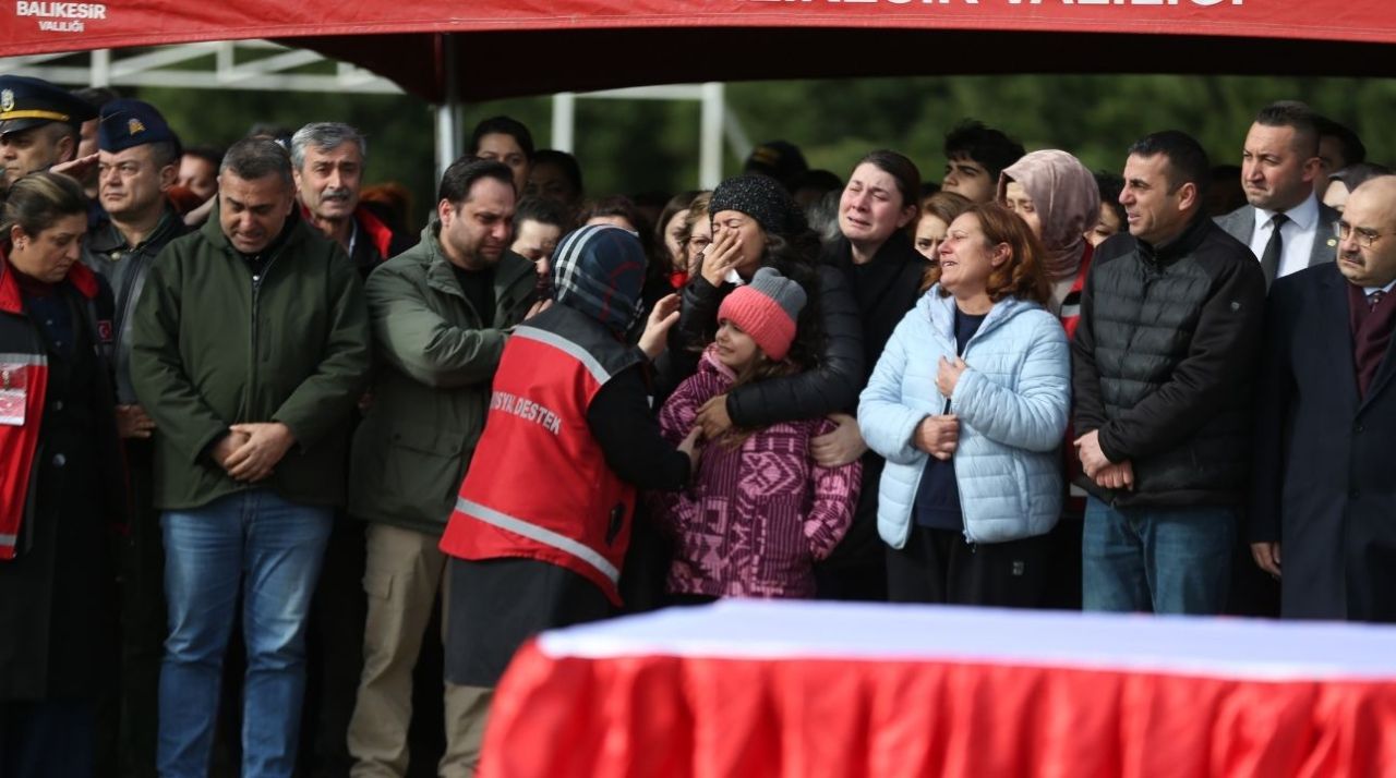 Balıkesir'de F-16 kazasında şehit olan İbrahim Bolat'a veda 2