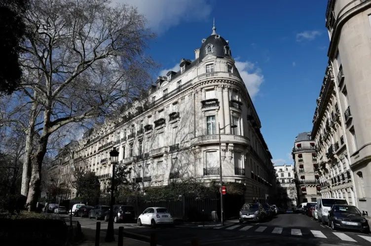 Lanetli daireden ilk kareler! Sapık milyarder Epstein'in Paris'teki 18 odalı 'zevk sarayı' kan dondurdu! Deri duvarlar ve av partisi detayı... 4