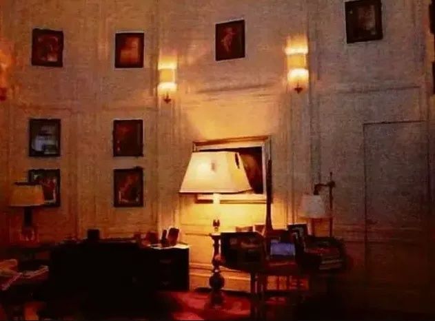 Lanetli daireden ilk kareler! Sapık milyarder Epstein'in Paris'teki 18 odalı 'zevk sarayı' kan dondurdu! Deri duvarlar ve av partisi detayı... 9