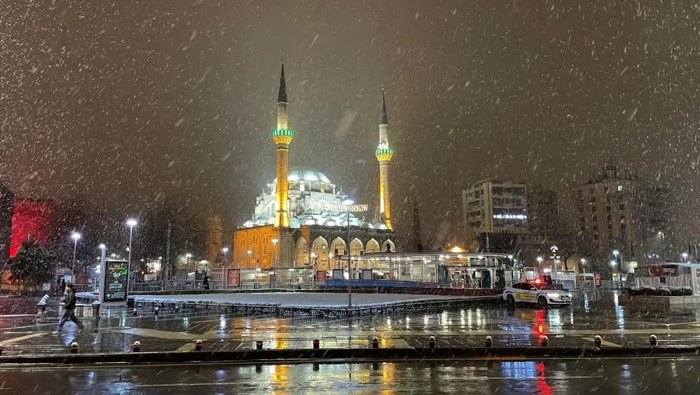 Kayseri’de kar yağışı etkili oldu! Kent, beyaz örtüyle kaplandı 1