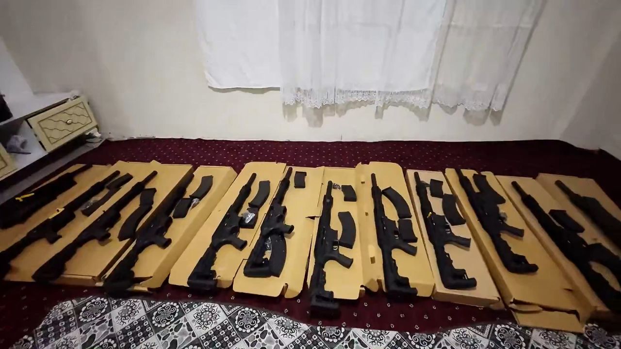 Böyle yığınak görülmedi! Volkanik taşlar altında cephanelik: 8 gözaltı 2