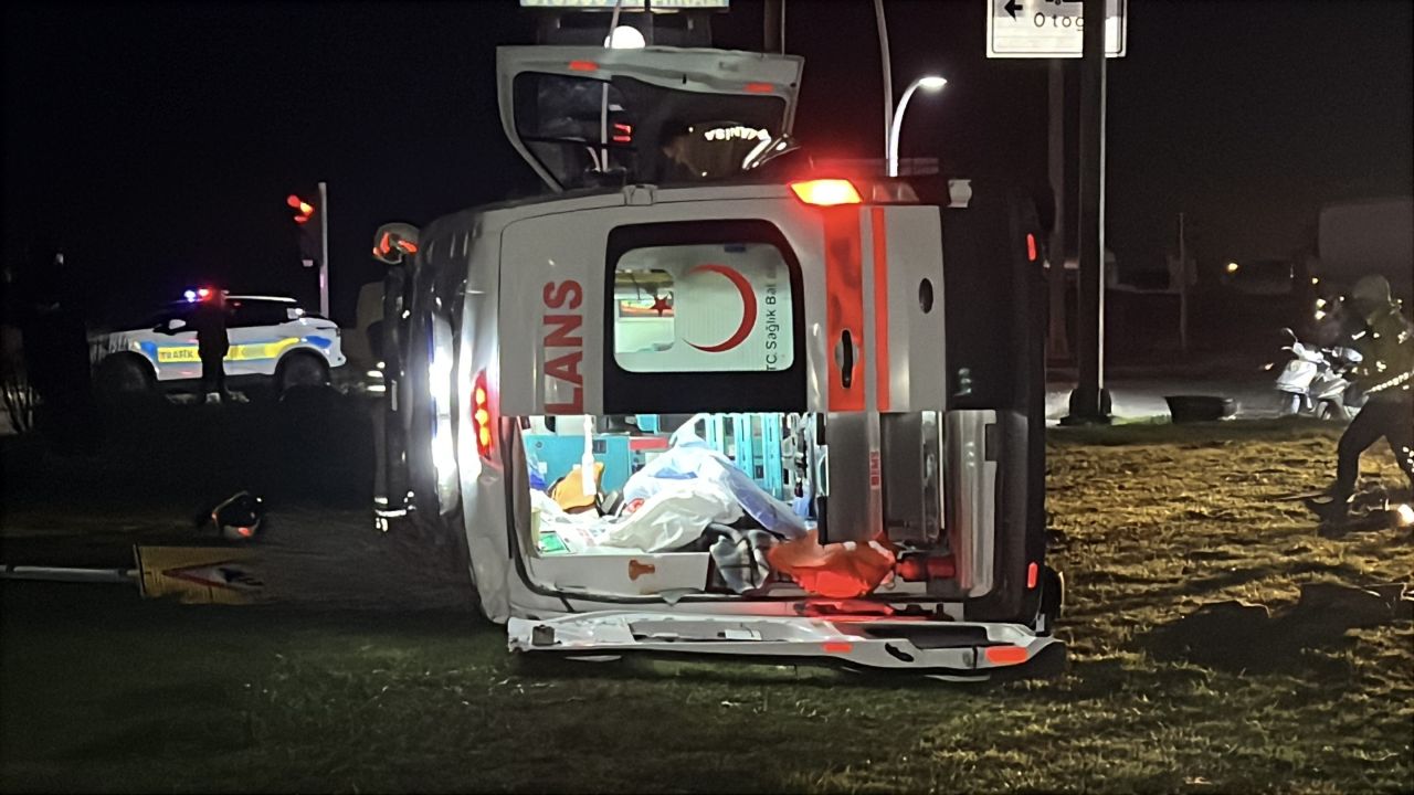 Manisa'da feci kaza! 5 yaralı 2