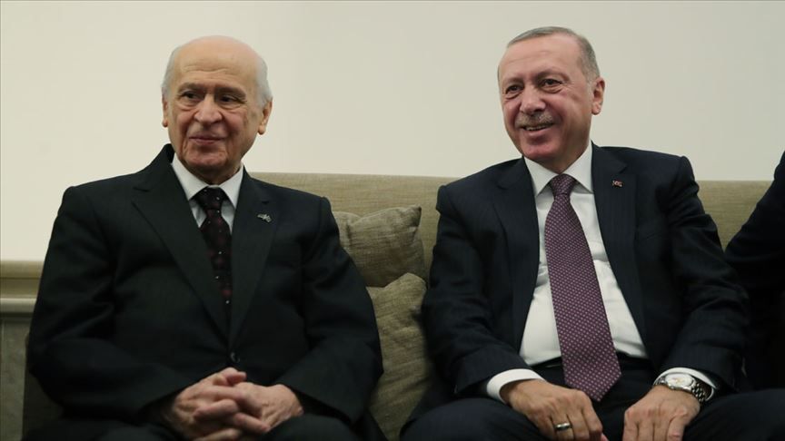 Her detayı bir mesaj! Bahçeli'nin Cumhurbaşkanı Erdoğan'a doğum günü için gönderdiği tablonun sırrı... 4