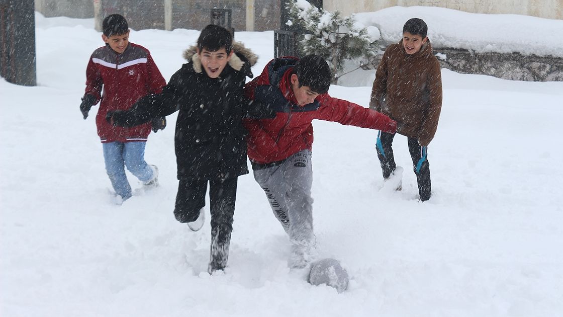 Valilikler peş peşe duyurdu! Yarın bu illerimizde okullar tatil 54
