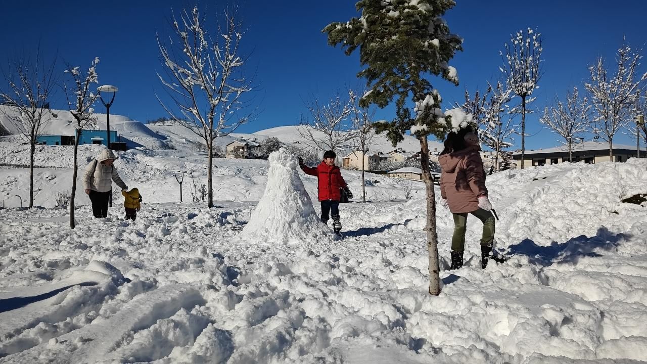 Valilikler peş peşe duyurdu! Yarın bu illerimizde okullar tatil 15