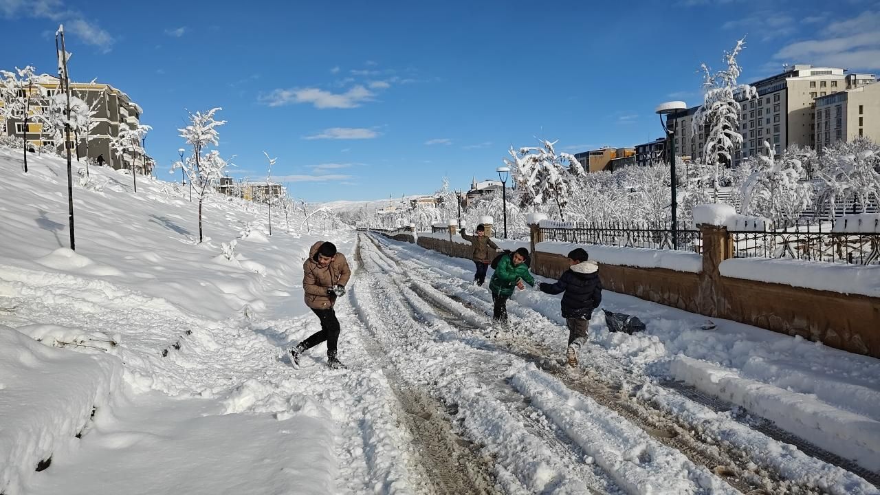 Valilikler peş peşe duyurdu! Yarın bu illerimizde okullar tatil 5