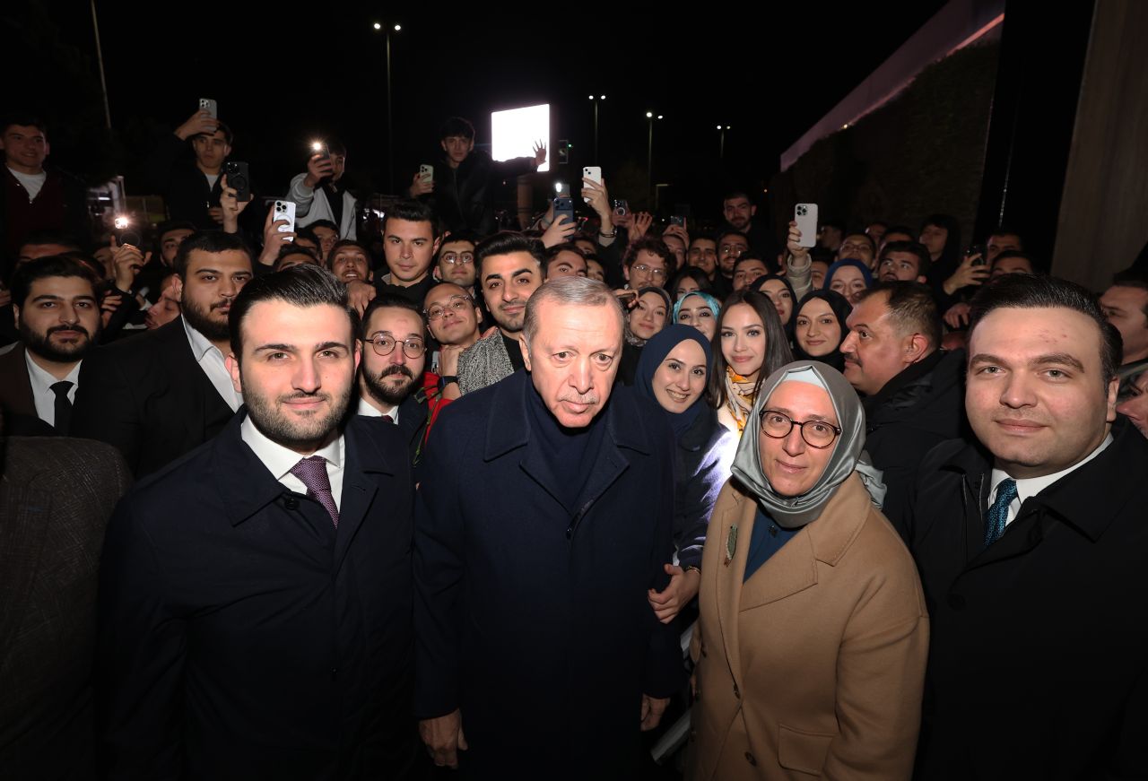 AK Parti Gençlik Kolları'ndan Cumhurbaşkanı Erdoğan'a doğum günü kutlaması 1