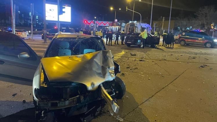 Ortalığı savaş alanına çevirdiler! Polisten kaçışın sonu kazayla bitti: 3 yaralı 2