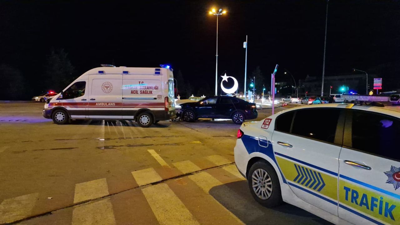 Ortalığı savaş alanına çevirdiler! Polisten kaçışın sonu kazayla bitti: 3 yaralı 4