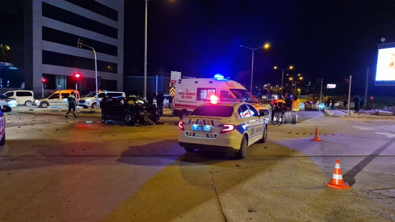 Ortalığı savaş alanına çevirdiler! Polisten kaçışın sonu kazayla bitti: 3 yaralı 7