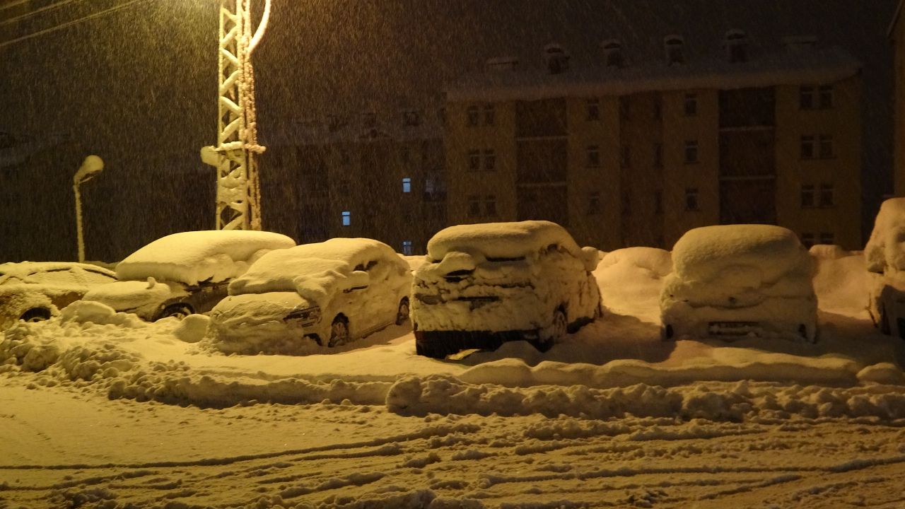 Bitlis'te kent merkezi beyaza büründü 5