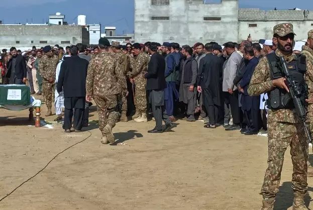 Komşular birbirini vuruyor! Pakistan-Afganistan resmen açık savaşa girdi! Ölü sayısı 200'ü aştı... 3