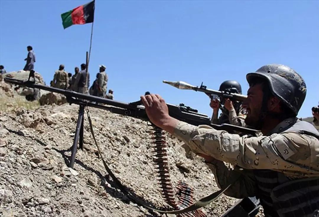 Savaştan ilk görüntüler geldi! Durand Hattı'nda alevler yükseliyor: Pakistan ve Afganistan cephe hattı karmaşa içinde! 8