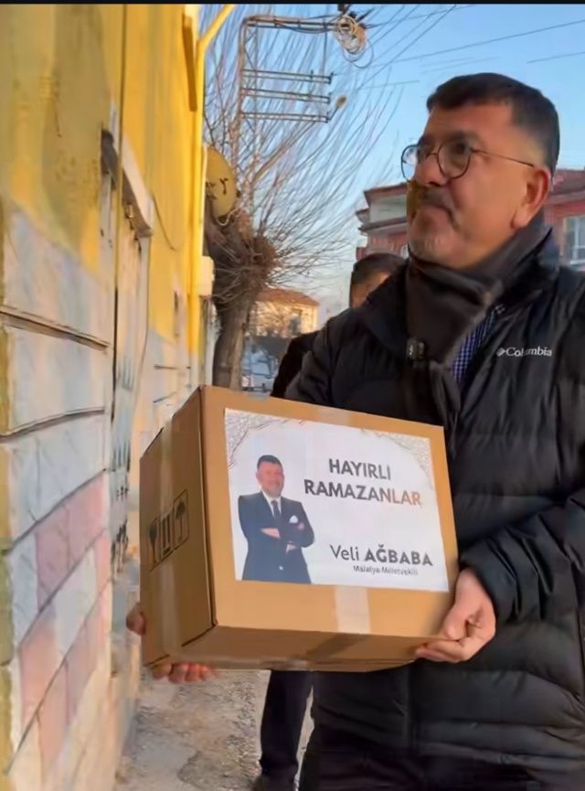 CHP'li Veli Ağbaba'nın "fotoğraflı" Ramazan kolisi büyük tepki çekti: İhtiyaç sahibine yardım mı, reklam mı? 3