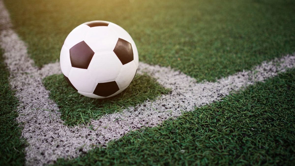 Maaşı ödenmeyince kulübün kupalarını çalan futbolcu 1