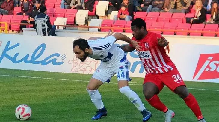Maaşı ödenmeyince kulübün kupalarını çalan futbolcu 6