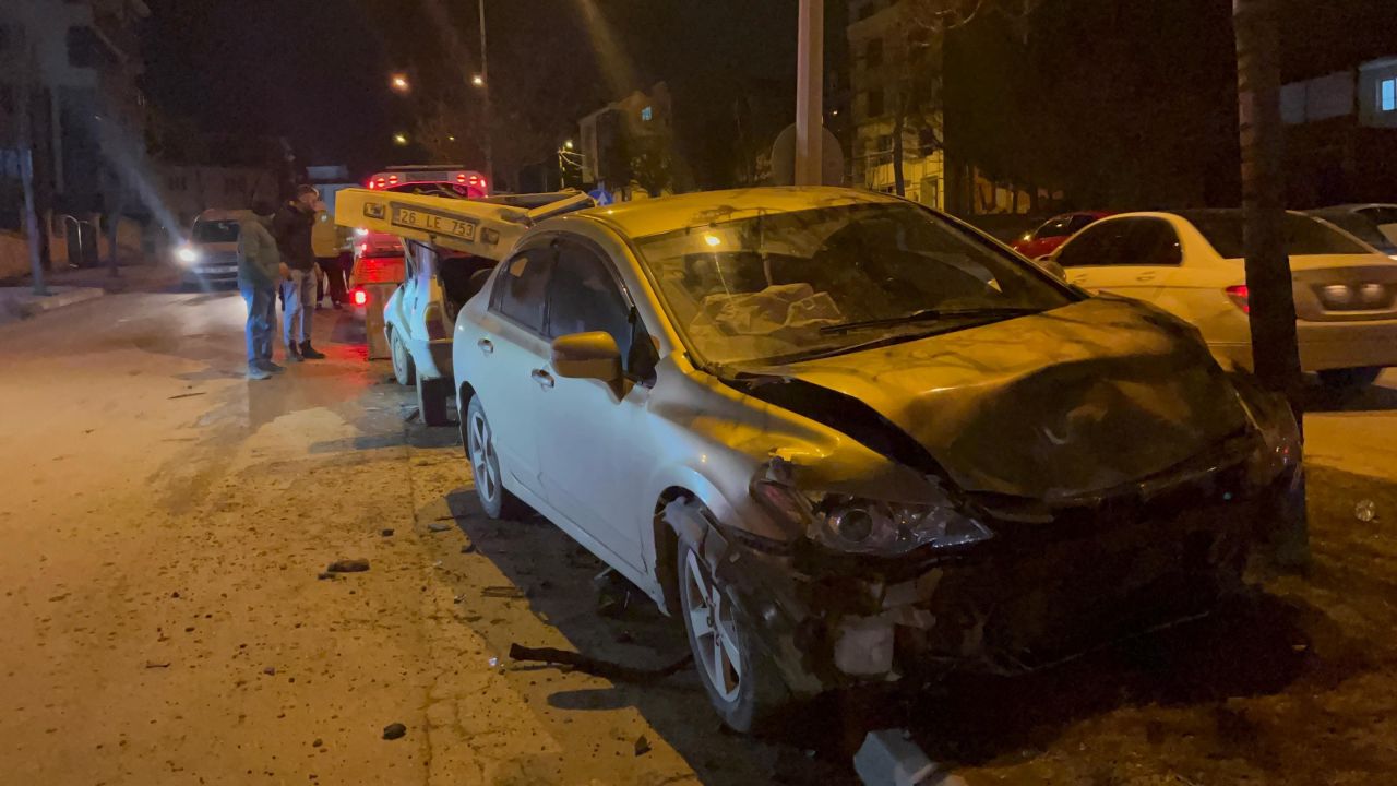 Eskişehir'de iki otomobil çarpıştı: 4 yaralı 4
