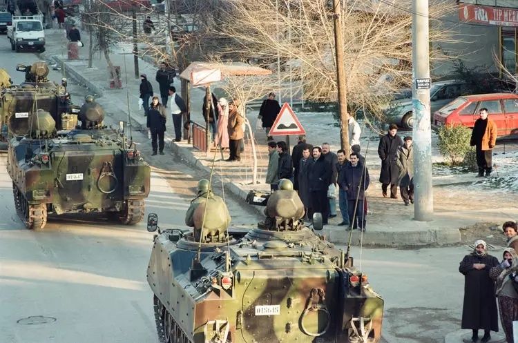Kimi evladını, kimi geleceğini kaybetti! Bunların hepsi bu topraklarda yaşandı! İşte okuyunca ürpereceğiniz 28 Şubat'ın silinmeyen yaraları... 5