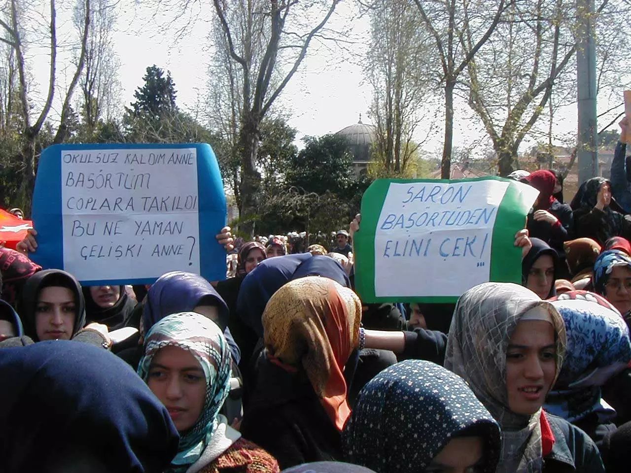 Kimi evladını, kimi geleceğini kaybetti! Bunların hepsi bu topraklarda yaşandı! İşte okuyunca ürpereceğiniz 28 Şubat'ın silinmeyen yaraları... 16