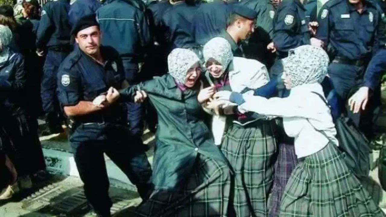 Kimi evladını, kimi geleceğini kaybetti! Bunların hepsi bu topraklarda yaşandı! İşte okuyunca ürpereceğiniz 28 Şubat'ın silinmeyen yaraları... 7