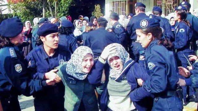 Kimi evladını, kimi geleceğini kaybetti! Bunların hepsi bu topraklarda yaşandı! İşte okuyunca ürpereceğiniz 28 Şubat'ın silinmeyen yaraları... 13