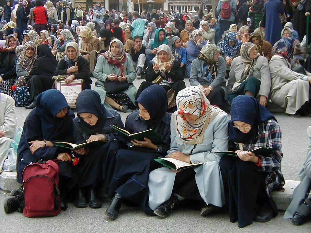 Kimi evladını, kimi geleceğini kaybetti! Bunların hepsi bu topraklarda yaşandı! İşte okuyunca ürpereceğiniz 28 Şubat'ın silinmeyen yaraları... 9