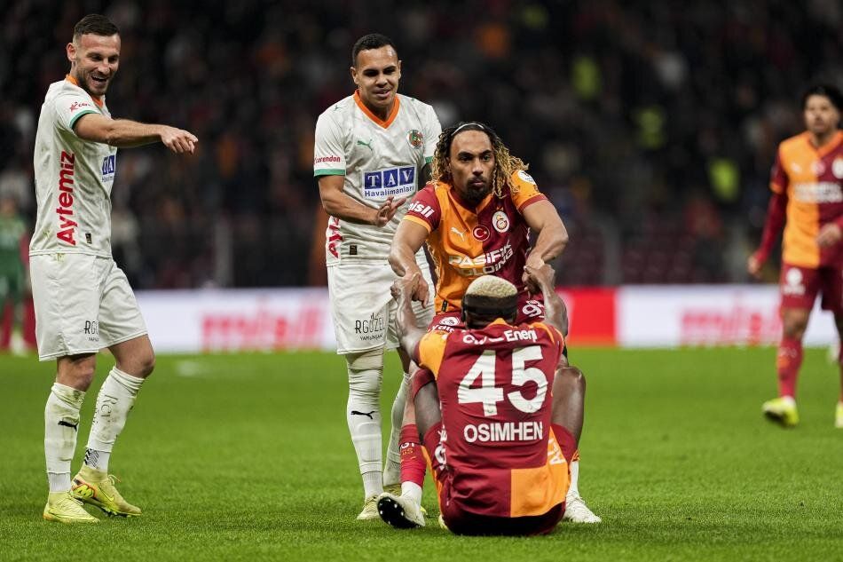 Erman Toroğlu'ndan Galatasaray maçı sonrası skandal sözler: "Zeka özürlü Alanyaspor kalecisi maçı satsa bunu yapamaz!" 5