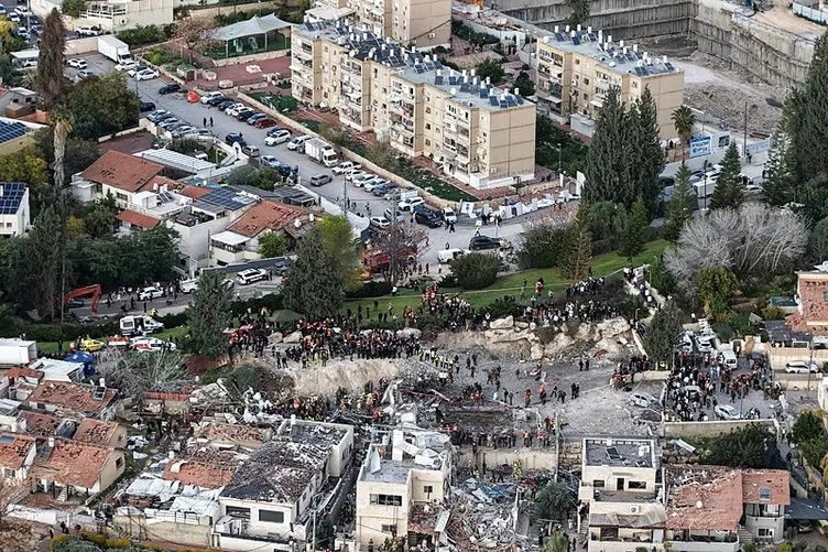 Körfez'de kıyamet! İsrail-ABD-İran savaşında uydu görüntüleri dehşetin boyutunu ortaya çıkardı: 36 saatte dokuz ülke vuruldu! 16
