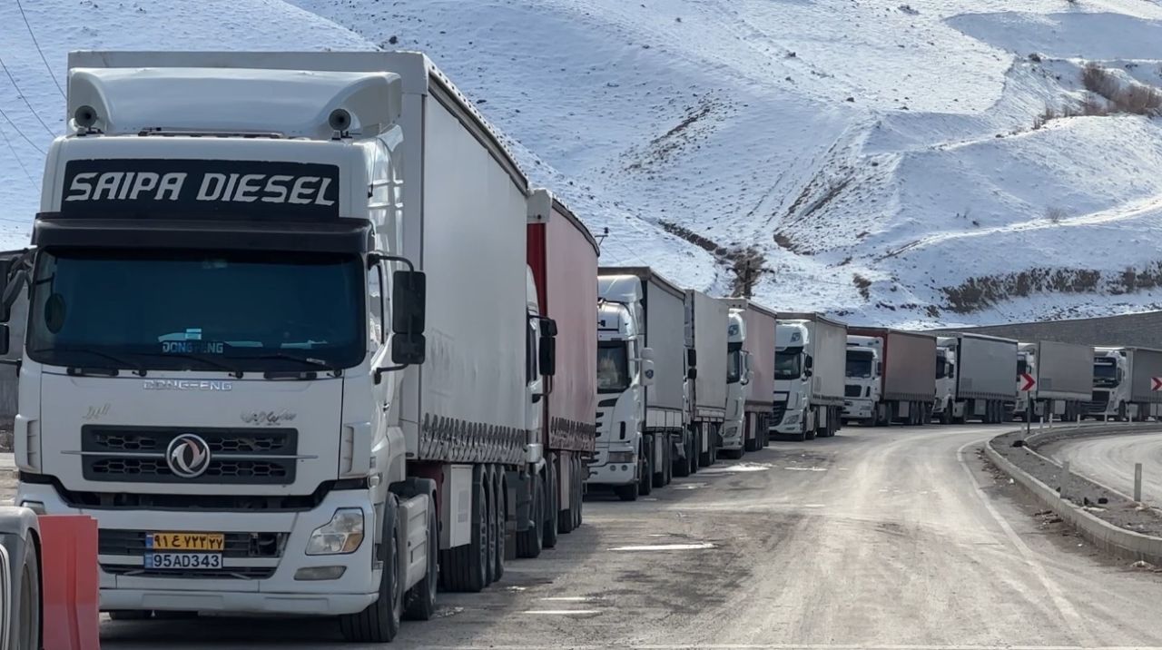 Savaş sınırları da vurdu: Türkiye-İran sınır kapısında 2 kilometrelik tır kuyruğu 1