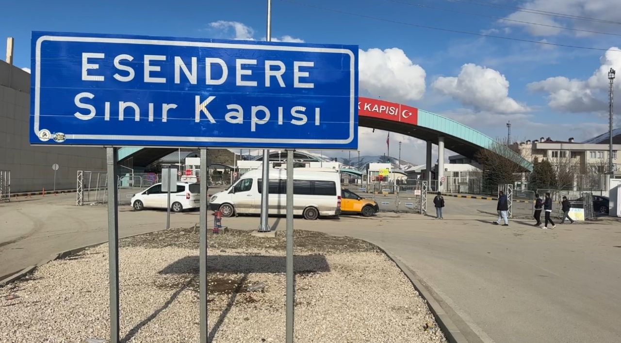 Savaş sınırları da vurdu: Türkiye-İran sınır kapısında 2 kilometrelik tır kuyruğu 2