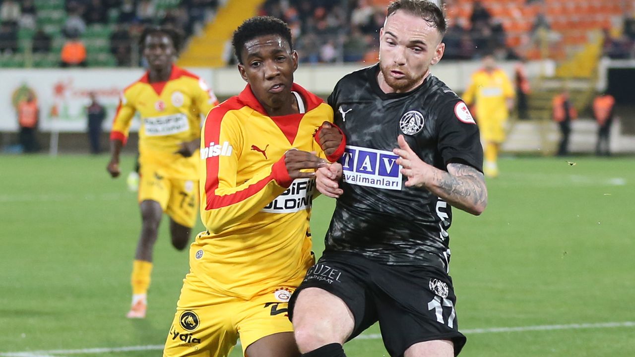 Galatasaray'ın yeni transferine sert eleştiri 5
