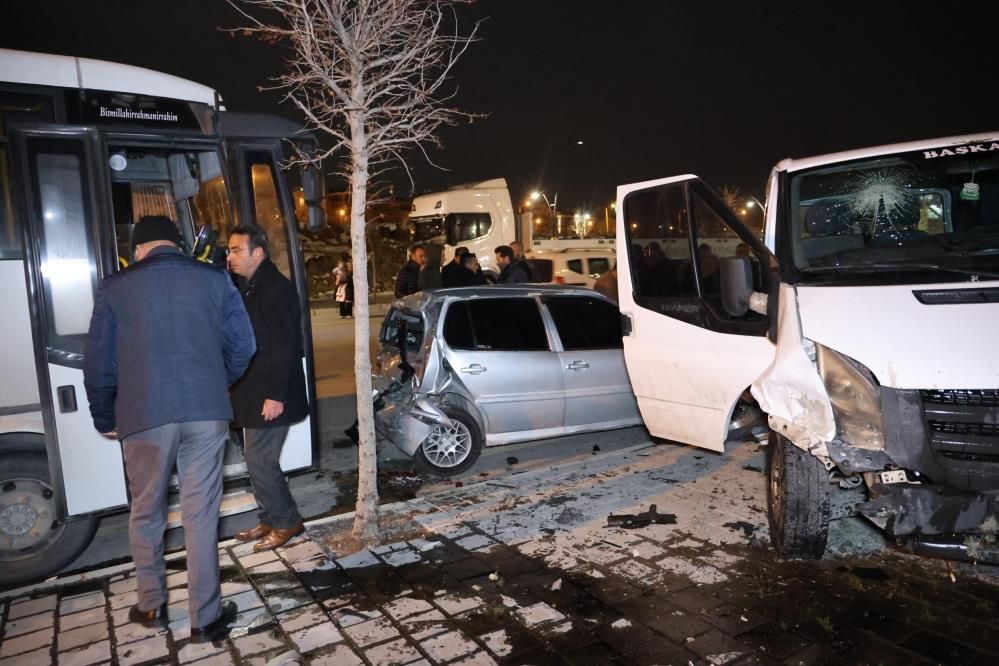 Önce kaza, sonra kavga ettiler: Yaralılar var 1