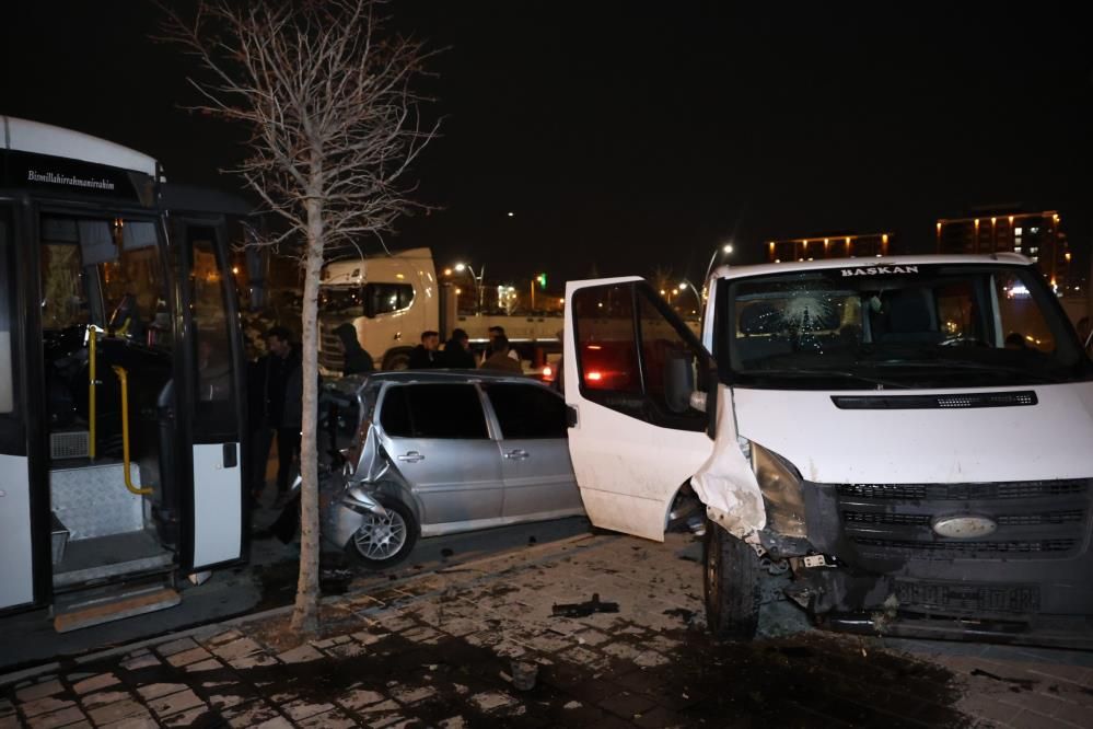 Önce kaza, sonra kavga ettiler: Yaralılar var 4