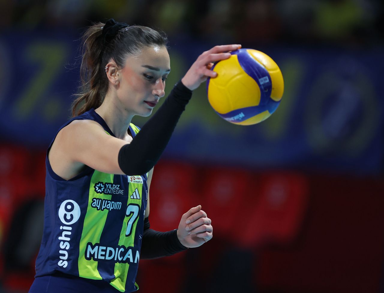 Fenerbahçe Medicana, AXA Sigorta Kupa Voley’de Dörtlü Final'de: Aras Kargo'ya set vermedi, rakip Eczacıbaşı Dynavit 6