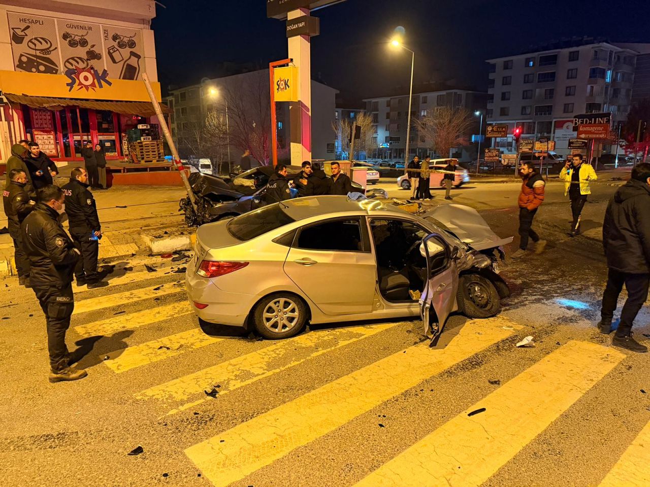 Adres Tunceli: İki otomobil kafa kafaya çarpıştı! 4 yaralı 2