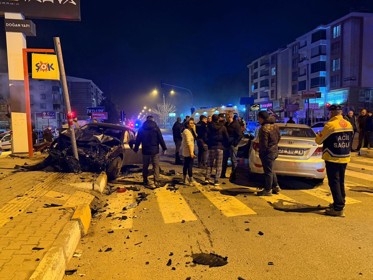 Adres Tunceli: İki otomobil kafa kafaya çarpıştı! 4 yaralı 4
