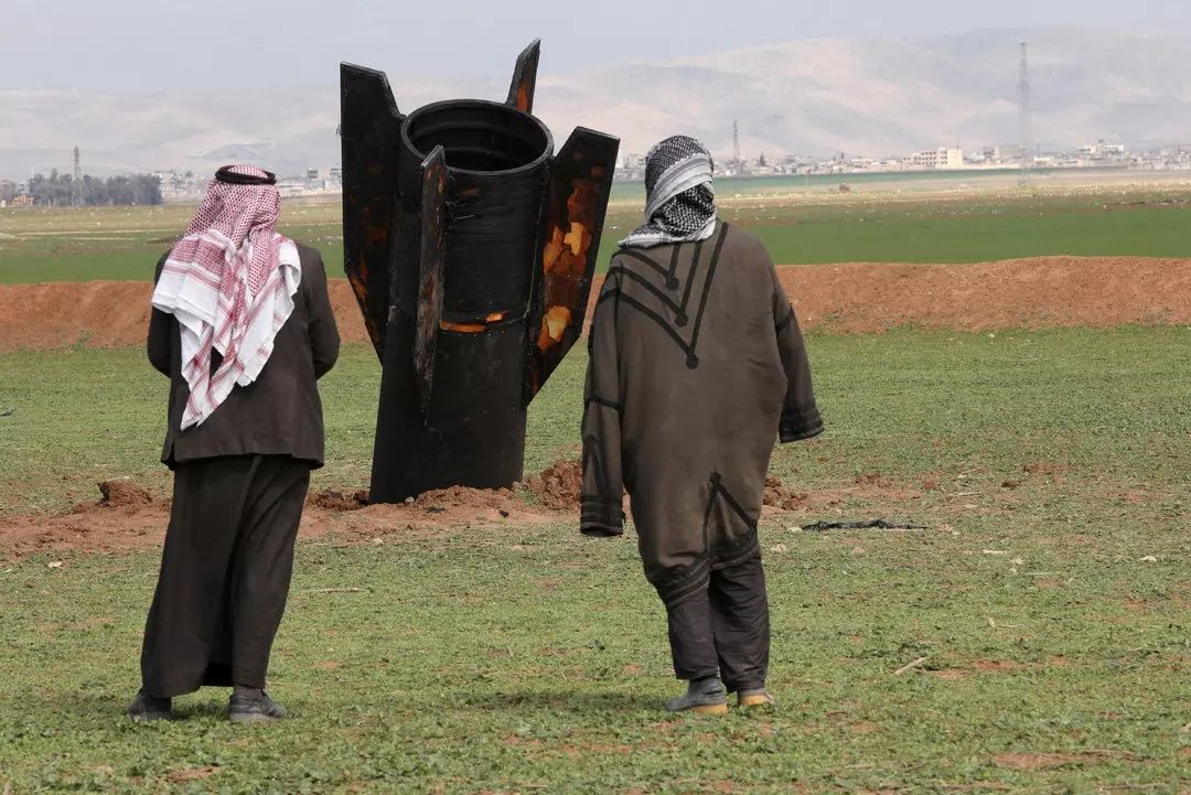 Suriye'nin Kamışlı kentine İran füzesi düştü! Hatıra fotoğrafı yarışına girdiler... 8