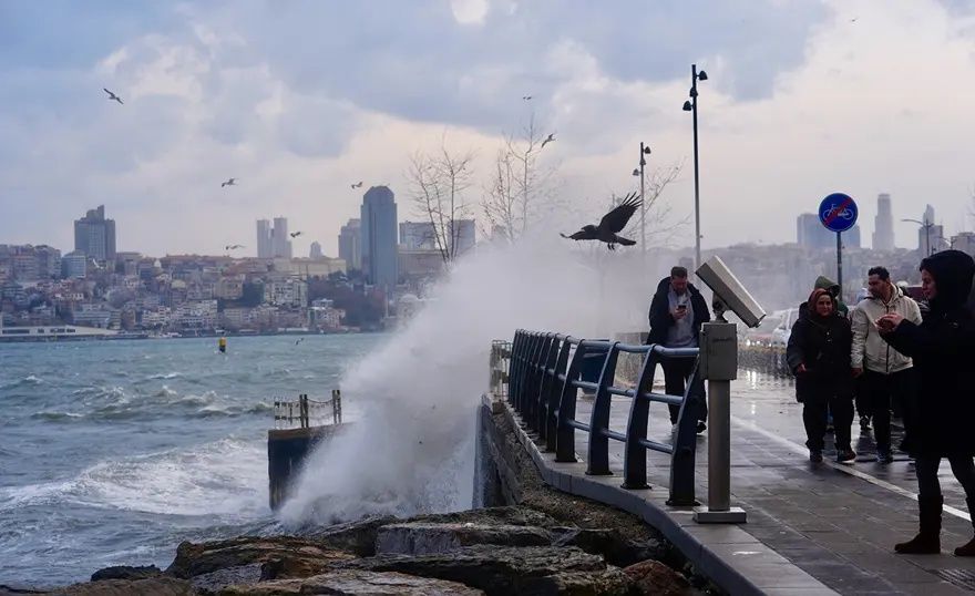 İstanbul'a bahar havası veda ediyor: Sıcaklıklar 10 derecenin altına düşecek! Özellikle cuma ve cumartesiye dikkat 4