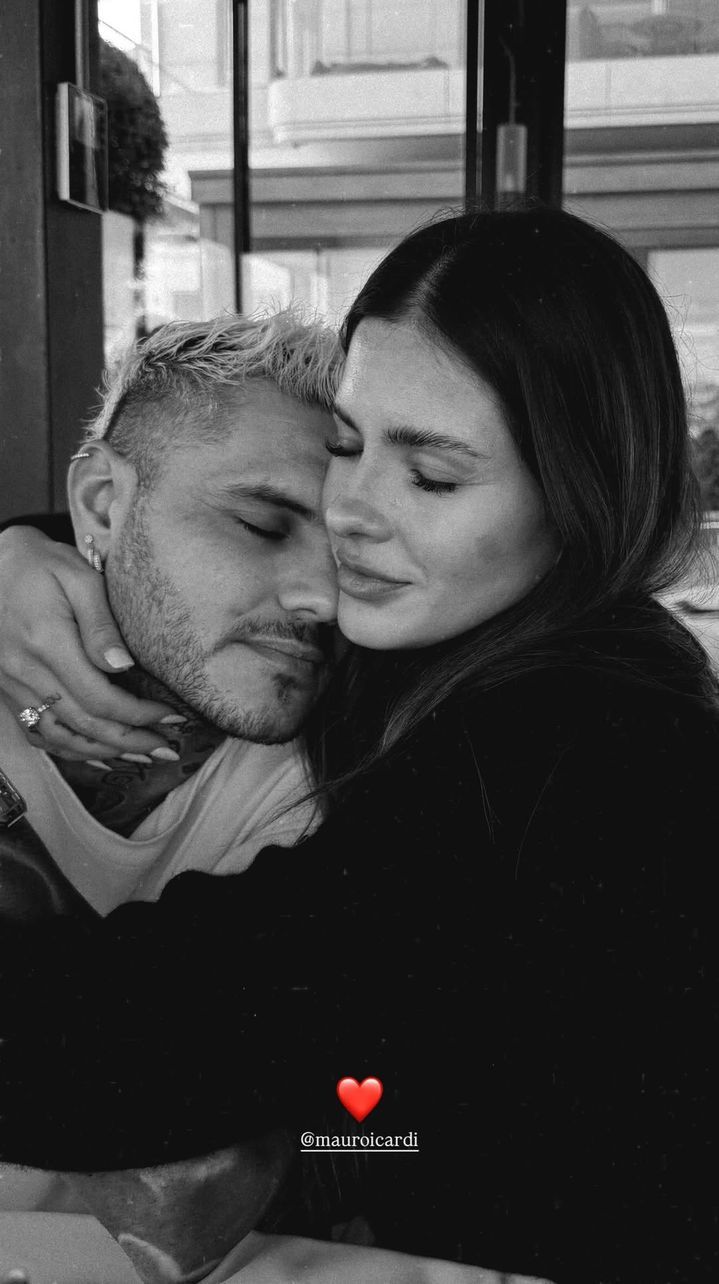 Mauro Icardi, sahilde aşka geldi: China Suarez'i öpmeye doyamadı 3