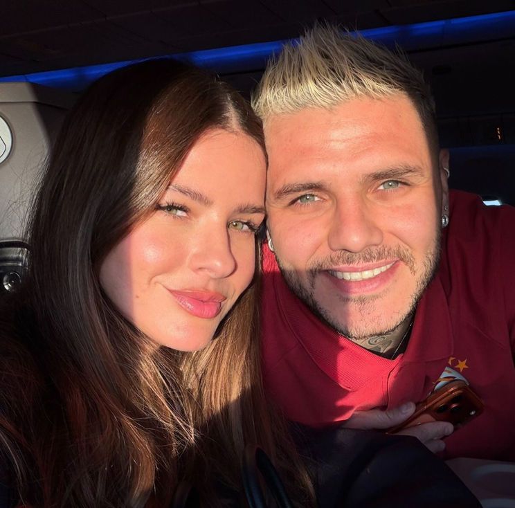 Mauro Icardi, sahilde aşka geldi: China Suarez'i öpmeye doyamadı 2
