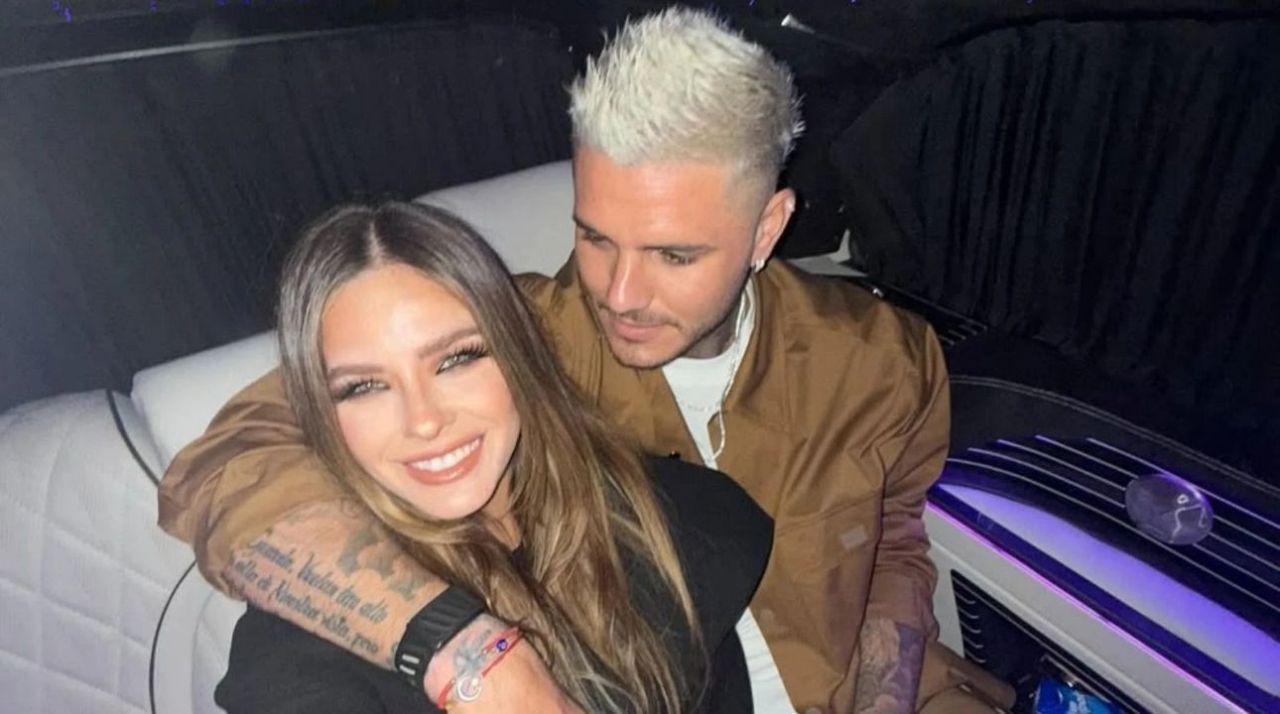 Mauro Icardi, sahilde aşka geldi: China Suarez'i öpmeye doyamadı 5