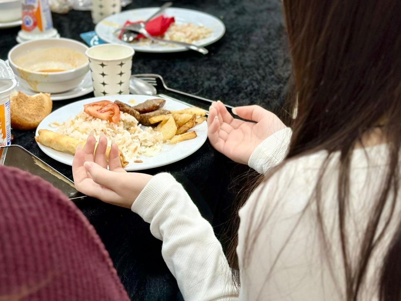 Türk Kızılay’dan, Manisa'da yetimler için özel iftar 4